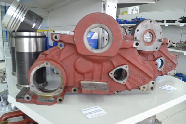 Крышка распределительных шестерен ЗИЛ-5301 — 2