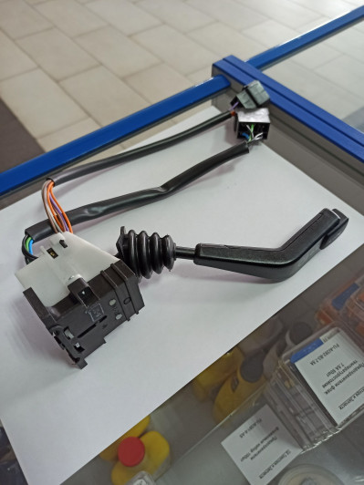 Переключатель указателей поворотов и света НЕ ИСПОЛ 3709.50.01 3912.3769-03(аналог ПКП-1 с проводом)